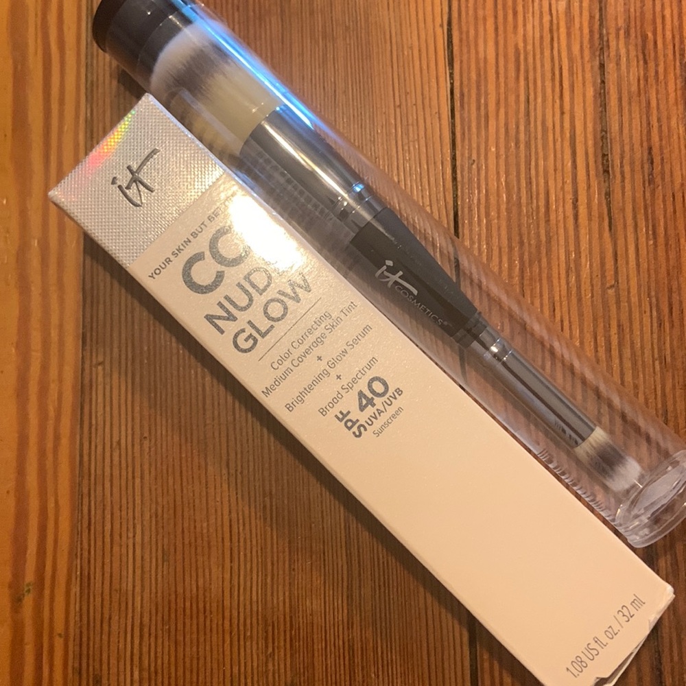 IT cosmetic CC+ nude glow light Medium